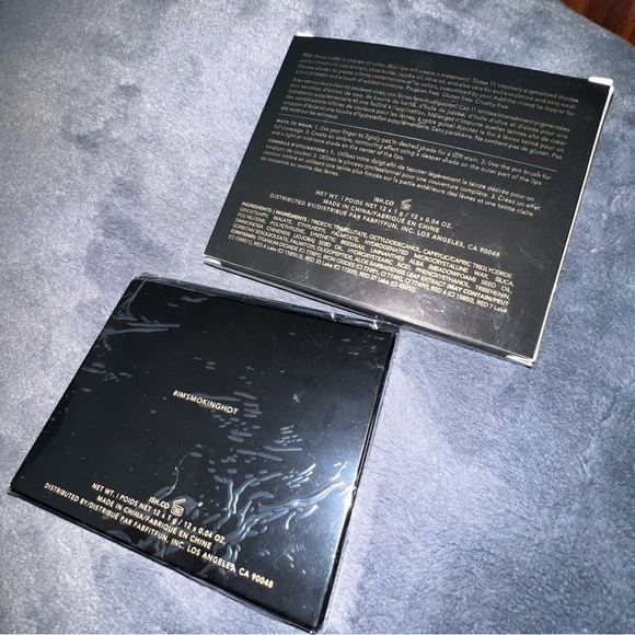 New ISH 12 Shades Lipstick Lip Statement Palette with Brush and Mirror. - Picture 2 of 3